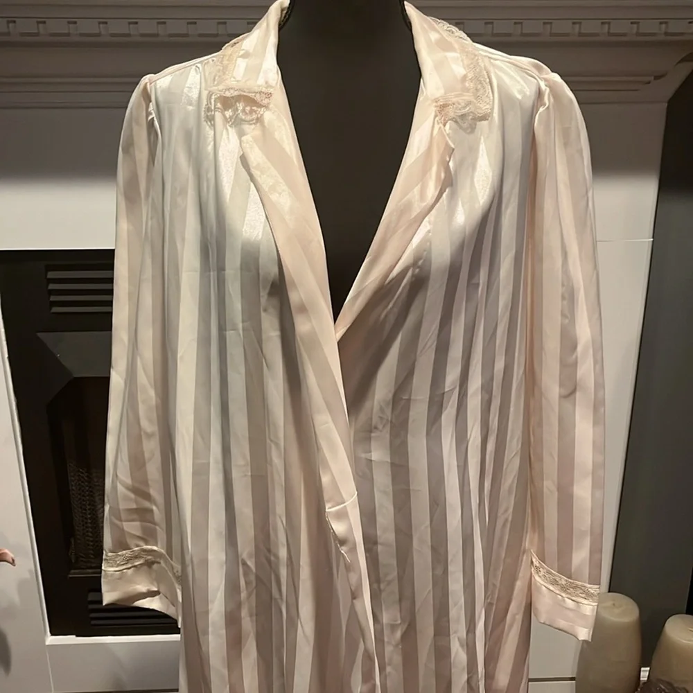 Christian Dior House Robe - Picture 2 of 12